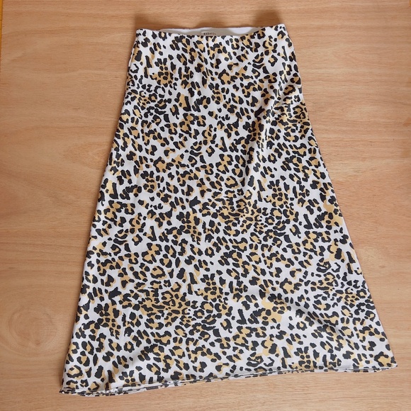 Babaton Dresses & Skirts - Babaton leopard print slip on midi skirt size 4 animal slinky aline lightweight